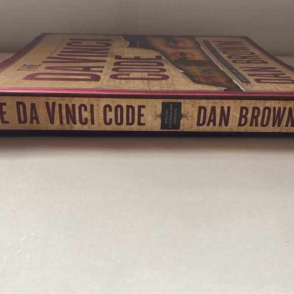 The DaVinci Code ~ Dan Brown - Picture 2 of 7